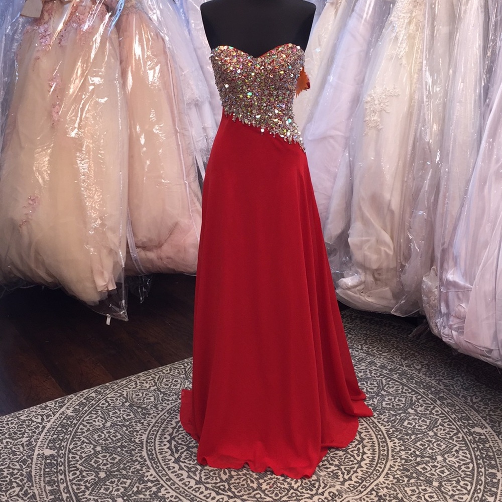 AMAZING FLOOR LENGTH RED PROM DRESS